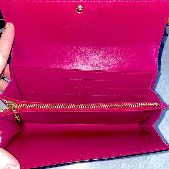 β SOLD β 
Authentic Lm Ed Louis Vuitton Monogram Vernis Sarah Wallet Rose Indien - Picture 3 of 6
